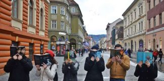 Elevi din Buzău, componenţi ai celui mai mare lanţ de oameni care citesc. Pot intra în Cartea Recordurilor