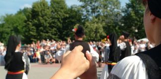 Nu vă faceţi planuri pentru data de 27 mai. Primarul de la Tisău vă invită la petrecere