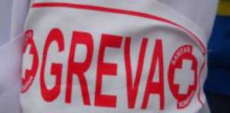 Angajații Spitalului Județean au protestat două ore în curtea unității sanitare