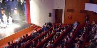 Intrare liberă la teatru pentru publicul feminin