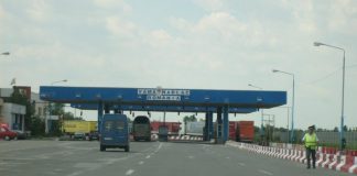 Buzoian condamnat şi căutat de poliţişti, prins de vameşi la Nădlac