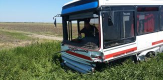 UPDATE Autobuz plin cu pasageri, răsturnat la Gălbinași