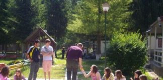 Copiii din zonele afectate de inundaţii, trimişi în tabără gratuită la Sinaia