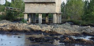 Amenzi de sute de mii de euro pentru neînchiderea fostei rafinării din Râmnicu Sărat