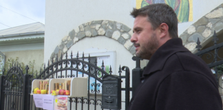 Idee inedită a unui preot din Buzău. A înființat o bibliotecă la poarta bisericii