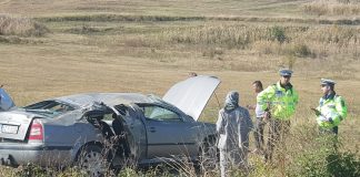 UPDATE Accident la Sătuc. Masina rasturnata in urma unei manevre riscante