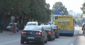 Accident intre o masina si un autobuz la Contactoare. Un copil a ajuns la spital