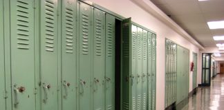 Şcolile, obligate prin lege să asigure dulapuri individuale pentru elevi