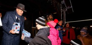 Bucurii, daruri si zambete la Monteoru. Presedintele Consiliului Judetean l-a adus pe Mos Nicolae