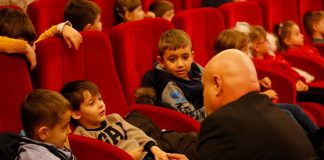 Spectacol senzațional și dulciuri pentru copii, de Mos Nicolae, de la Consiliul Judetean