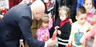 Surprize si daruri pregatite de Consiliul Judetean copiilor in luna cadourilor
