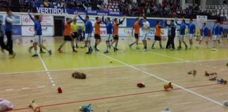 Meci de handbal caritabil. Consiliul Judetean este partener