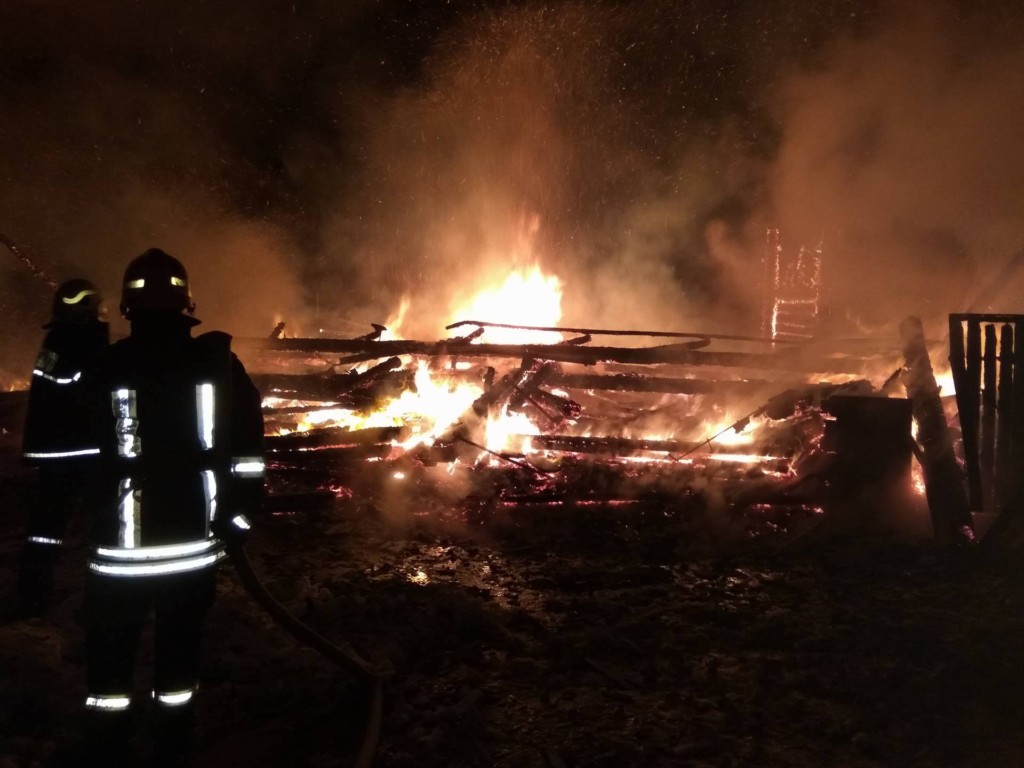 incendiu-Stulpicanu-noaptea-pompieri-11