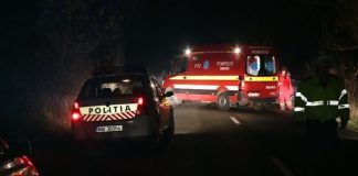 Șofer beat la volan, accident la Râmnicelu. A intrat cu mașina în gard și în copaci
