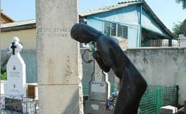 Bustul lui Brâncuși, expus in Cimitirul Dumbrava