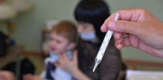 O întreagă familie, diagnosticată cu gripă, a fost internată la Gârlași