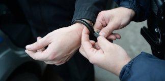 4 buzoieni, reținuți în dosarul traficanților de droguri