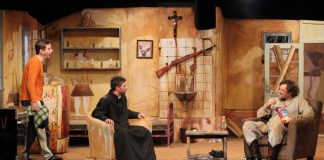 Actorii unui teatru din Capitală, criticați pentru dialogurile vulgare din scenariu. S-a întâmplat în Buzău