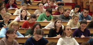 Peste 30 de facultăți își prezintă ofertele educaționale la târgul de la Buzău
