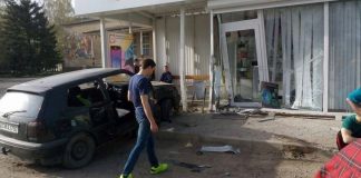 Un buzoian a intrat cu mașina într-un magazin din Bolintin. Ce au descoperit polițiștii când au verificat documentele șoferului