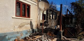 Un incendiu devastator le-a mistuit gospodăria. 5 oameni au nevoie de ajutor