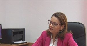 Fostă șefă a Casei de Sănătate Buzău, numită secretar de stat în cadrul Guvernului