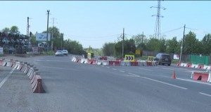 Impact între un autobuz și o mașină, la rond la Autorola