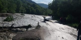 Drumul județean 203K s-a rupt, la Lopătari
