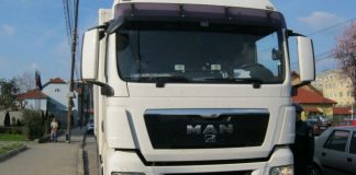 Sute de mașini de transport de mărfuri şi de persoane, verificate. Ce au descoperit polițiștii