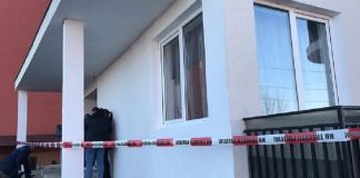 Un bărbat a murit pe scara blocului în care locuia