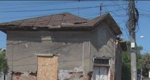 Proprietarii caselor derăpănate, somați să și le repare