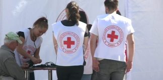 Târg de sănătate organizat de către Crucea Roșie, în Piața Daciei