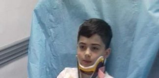 Mesaj cutremurător al mamei copilului care a fost rănit de leagănul în care se dădea