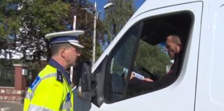 Amenzi usturătoare pentru șoferii care folosesc telefonul la volan. Ce recomandă polițiștii buzoieni