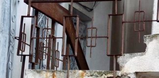 Scară veche de 27 de ani, ajunsă în stadiu avansat de degradare, a intrat în reabilitare