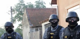 Bătaie între colindatori la Vadu Pașii. Au intervenit mascații