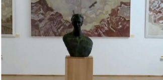 Bustul avocatului Petre Stănescu, într-un loc public din municipiul Buzău