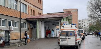 Suspiciune! Buzoiancă dusă cu ambulanța la Spital. Era izolată acasă