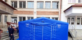 Cort ISU, în curtea Spitalului Nehoiu. Se face triaj!