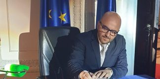 Consilierul Silviu Roșioru a ales mărul lui Băsescu