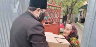 Galerie FOTO! Peste 3.000 de persoane au primit ajutoare din partea Arhiepiscopiei Buzăului și Vrancei