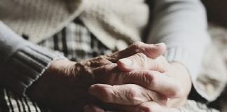 Alcoolul i-a luat mințile! Un tânăr din Merei și-a violat bunica! Înainte de agresiunea sexuală, individul dăduse spargere la un magazin din sat