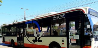 Un tânăr a fost reținut după ce a amenințat o șoferiță și două taxatoare, în autobuz!