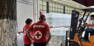 Încă o donație! 20 de tone de apă pentru cadrele medicale de la Spitalul Județean și Spitalul Rm. Sărat