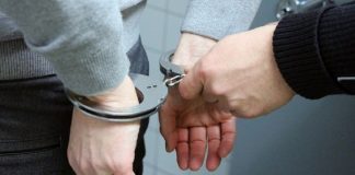 Tânăr în arest, după ce a furat bani din trei mașini