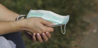 Masca de protecție, obligatorie în spațiile publice deschise, la Buzău! Iată documentul cu decizia și detalii