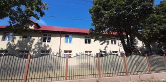 Bătrânii infectați de la azilul din Costești au fost spitalizați