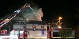 Incendiu în rondul din 23 August! De la ce a luat foc un depozit de materiale de construcții