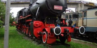 Restricții în traficul din municipiu. Se montează locomotiva la gară