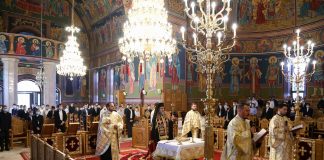 FOTO! Festivitate la început de an școlar, în Catedrala Arhiepiscopală!